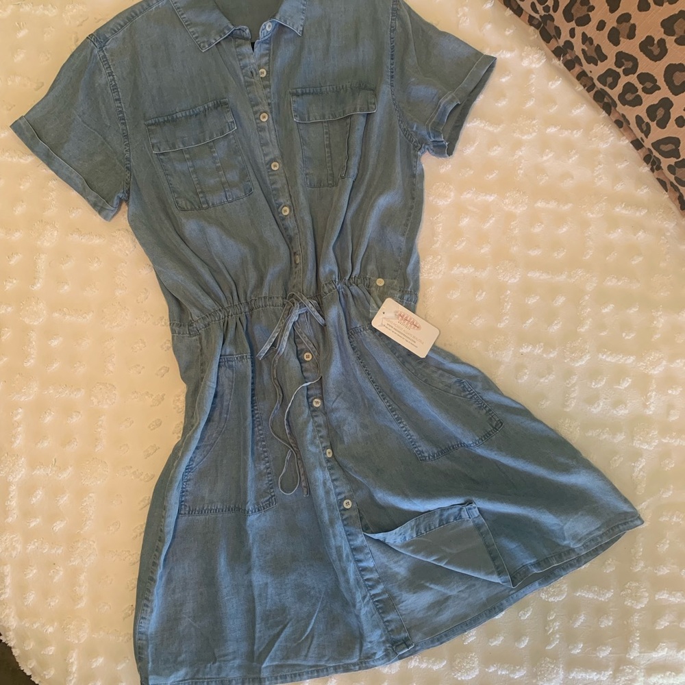 Chambray lightweight dress women’s medium blue drawstring pockets collared
